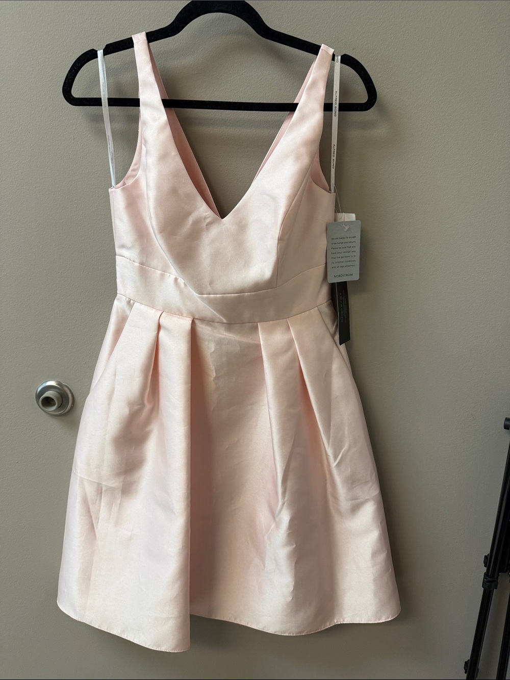 NWT ALFRED SUNG Sleeveless V-Neck Pleated Mini Dress w/pockets in Pale Pink